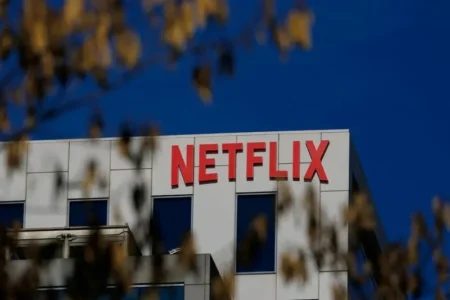 Netflix’s $72 Billion Warner Bros Deal Sparks Hollywood Takeover Battle Netflix Warner Bros acquisition