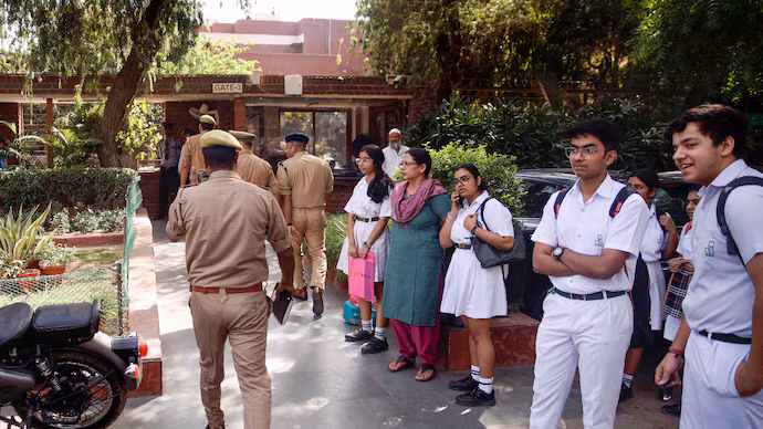 Delhi school bomb threat