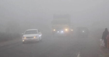 কুয়াশার চাদরে আবৃত