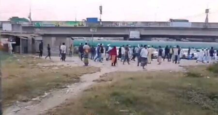 দুই গ্রুপের সংঘর্ষ