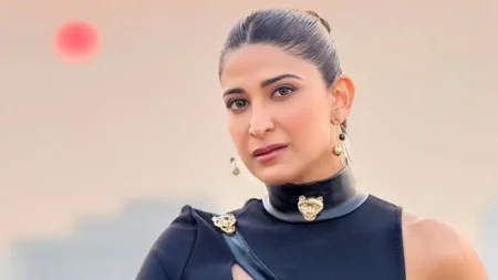 দুর্ঘটনার কবলে অহনা