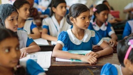 বিদ্যালয়ে ধর্ম শিক্ষক