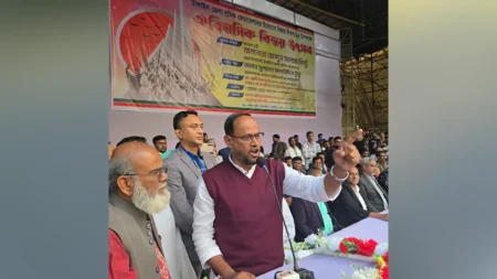 মূল ভূমিকায়