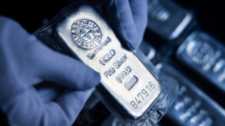 রুপার দাম রেকর্ড ছুঁয়েছে