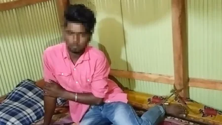 শিকলে বেঁধে রাখলেন স্ত্রী