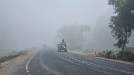 শীতে বিপর্যস্ত জনজীবন