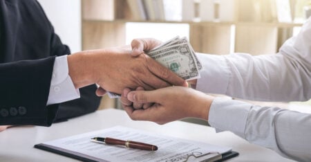 সবচেয়ে বেশি ঘুষ দেওয়া জেলা