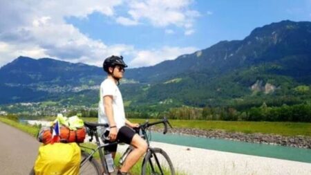 সাইকেলে ১৮ হাজার কিমি পথ পাড়ি