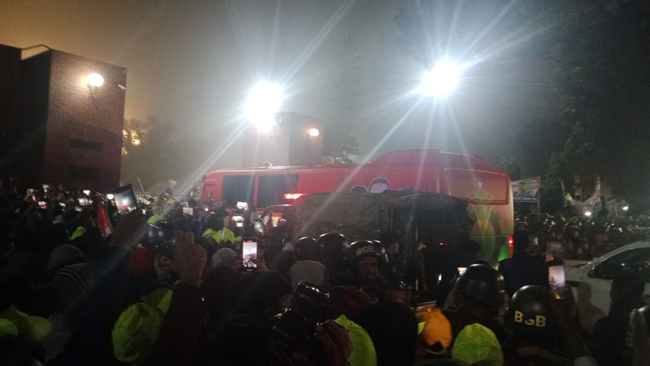 স্মৃতিসৌধে বীর শহীদদের স্মরণ করলেন তারেক রহমান