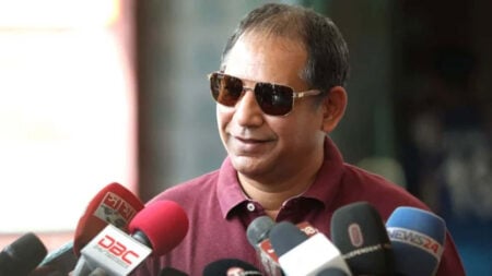 সরে দাঁড়ালেন বাশার