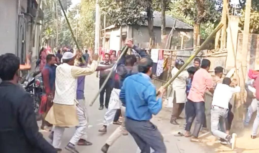 লালমনিরহাটের হাতিবান্ধায় জামায়াত ও বিএনপির সংঘর্ষে আহত ১৫