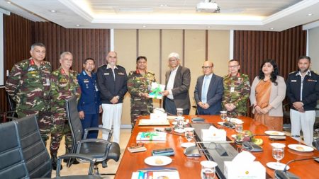 সশস্ত্র বাহিনী বেতন কমিটির চূড়ান্ত প্রতিবেদন জমা সশস্ত্র বাহিনী বেতন কমিটি
