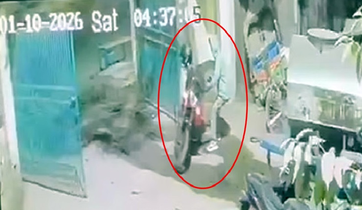 পুলিশের মোটরসাইকেল চুরি
