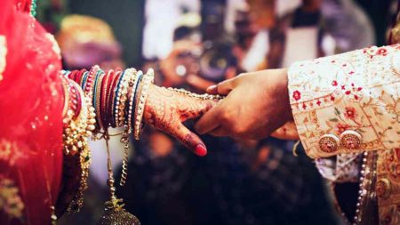 বিয়ে করলেই মিলবে বিশাল অনুদান, সন্তান জন্ম দিলে দ্বিগুণ সন্তান জন্ম