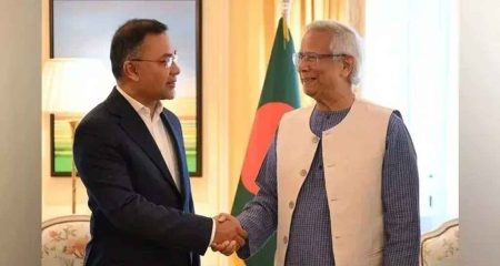 প্রধান উপদেষ্টাকে ফুলেল শুভেচ্ছা জানালেন তারেক রহমান DR YUNUS