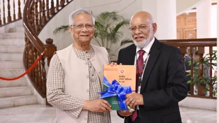 নবম জাতীয় বেতন কমিশনের প্রতিবেদন পেশ নবম জাতীয় বেতন কমিশনের