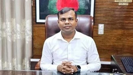 চাচাকে বাবা বানিয়ে মুক্তিযোদ্ধা কোটায় চাকরি, সিনিয়র সহকারী সচিব জেলে সিনিয়র সহকারী সচিব জেলে