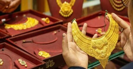 দেশে সোনার দাম আরও কমলো, ভরিতে যত টাকা Gold