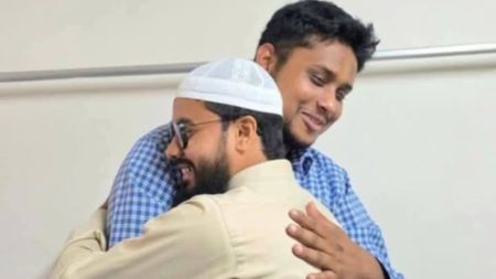 হাসনাতকে সমর্থন জানিয়ে প্রার্থিতা তুলে নিলেন খেলাফতের প্রার্থী Hasnat