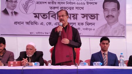 কালীগঞ্জে তরুণ ভোটারদের সঙ্গে বিএনপি প্রার্থী মিলনের মতবিনিময় Kaliganj-Gazipur-BNP candidate Milon's exchange of views with young voters-3