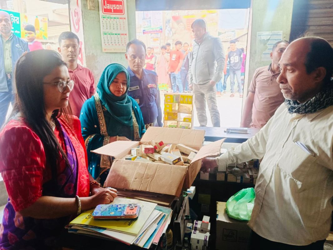 কালীগঞ্জে ভ্রাম্যমাণ আদালতের অভিযান: ফার্মেসিকে লাখ টাকা দণ্ড