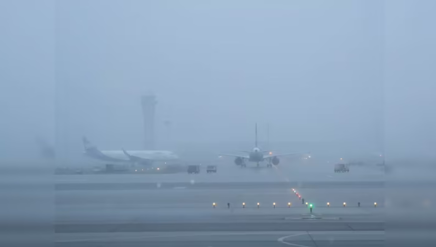 Major New Year Travel Chaos: Over 150 Flights Cancelled at Delhi Airport Amid Dense Fog