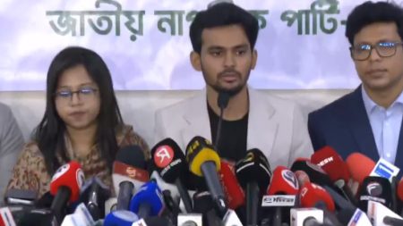 ইসি আইনের বাইরে গিয়ে বড় দলগুলোকে সুবিধা দিচ্ছে : আসিফ মাহমুদ আসিফ মাহমুদ