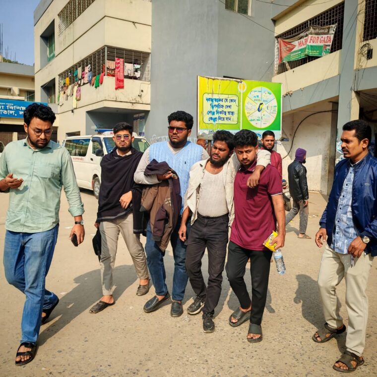 লক্ষ্মীপুরে সাংবাদিকের উপরে সন্ত্রাসী হামলা