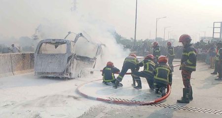 অ্যাম্বুলেন্সে আগুন