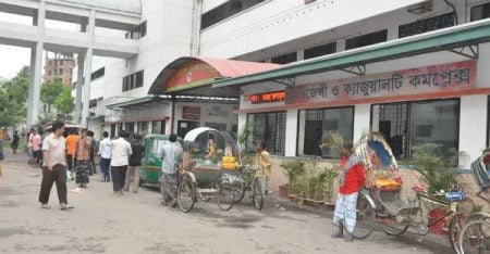 কারখানার বাইরে হাতুড়ির আঘাতে আহত শ্রমিকের মৃত্যু dmc-hosp