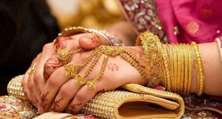 বিশ্ববাজারের প্রভাবে কমল সোনার দাম, ভরি কত? gold