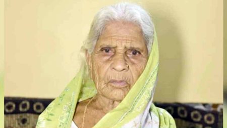বৃদ্ধা