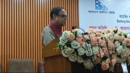 বাস্তবতা বিবেচনায় দেশে ১০-১৫টি ব্যাংকই যথেষ্ট: গভর্নর গভর্নর