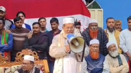 ছেলের প্রতীক শাপলা কলি, বাবা ভোট চাইছেন ধানের শীষে শাপলা কলি