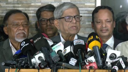 পোস্টাল ব্যালটে পক্ষপাতিত্ব করা হয়েছে : মির্জা ফখরুল পোস্টাল ব্যালটে পক্ষপাতিত্ব করা হয়েছে: মির্জা ফখরুল