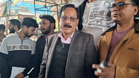 নিরাপত্তা হুমকিতে বুলেটপ্রুফ জ্যাকেট পরে গণসংযোগে স্বতন্ত্র প্রার্থী srpr-bltprph