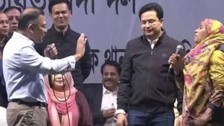 ‘পেয়ারা গাছ লাগাবেন, আর আমাকে দুইটি পেয়ারা দিয়ে যাবেন’ তারেক রহমান