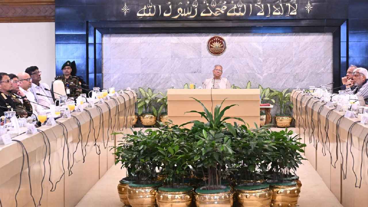 আইনশৃঙ্খলা নিয়ে প্রধান উপদেষ্টার উচ্চ পর্যায়ের বৈঠক, একগুচ্ছ সিদ্ধান্ত