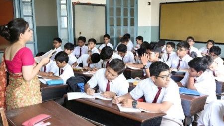 ছুটির তালিকা থেকে শুক্র-শনি বাদের দাবি