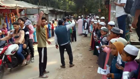 শিক্ষার্থীদের দিয়ে নির্বাচনী প্রচারণা, মাদ্রাসা শিক্ষককে জরিমানা জরিমানা