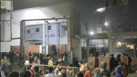 নারায়ণগঞ্জে সিমেন্ট কারখানায় বয়লার বিস্ফোরণে ৮ শ্রমিক দগ্ধ নারায়ণগঞ্জে সিমেন্ট কারখানায় বিস্ফোরণ
