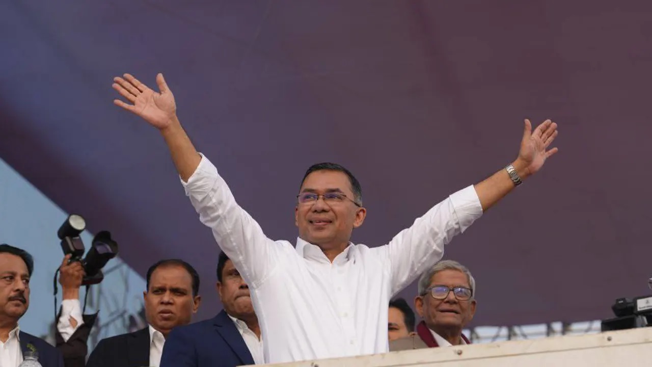 বগুড়ায় আসছেন