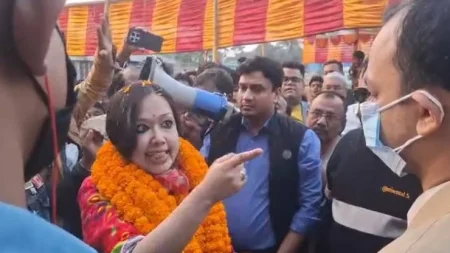 বের হতে পারবেন না