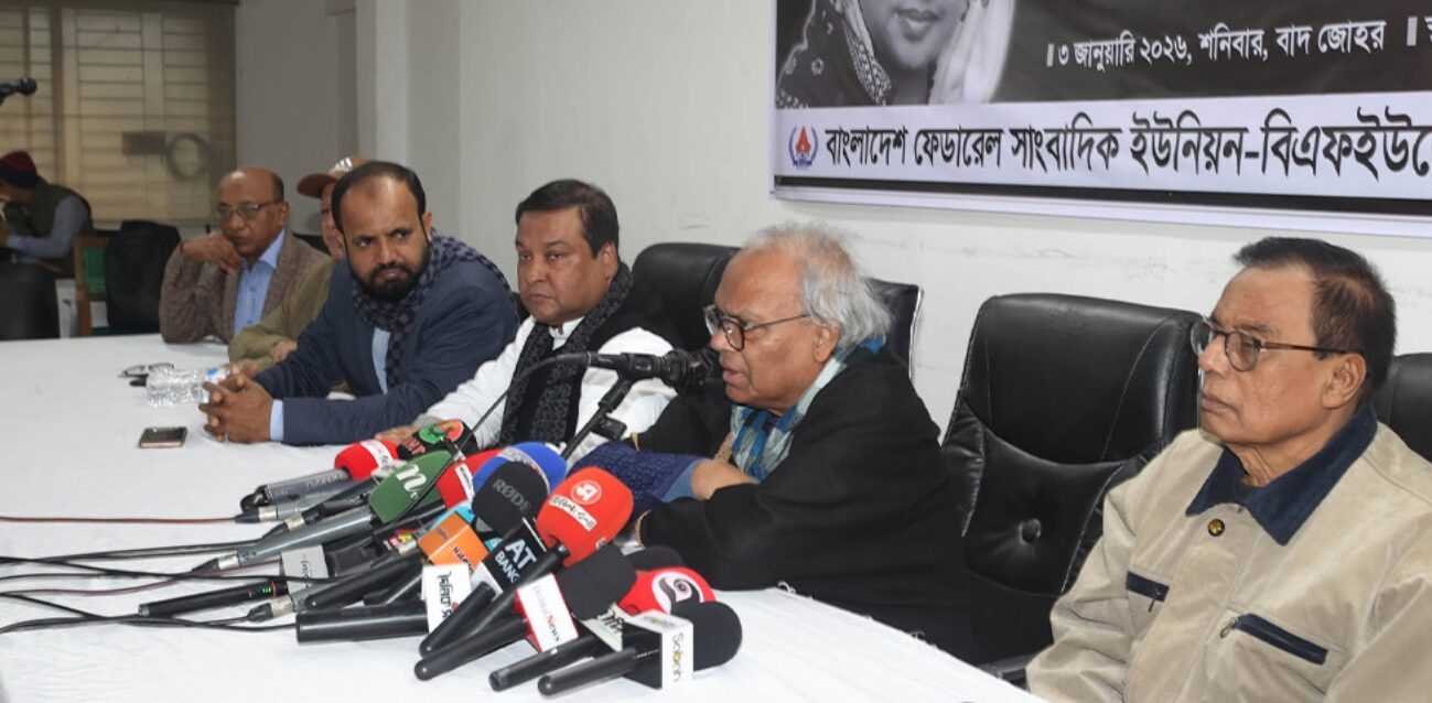 কারাগারে যাওয়ার সময় বেগম জিয়া হেঁটে গিয়েছিলেন, ফিরেছেন হুইল চেয়ারে : রিজভী