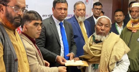 নোয়াখালী-লক্ষ্মীপুরে সড়ক দুর্ঘটনায় ক্ষতিগ্রস্ত ৪১ পরিবার পেল দেড় কোটি টাকার অনুদান সড়ক দুর্ঘটনা