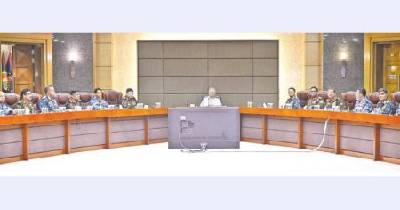 সশস্ত্র বাহিনীকে সর্বোচ্চ সতর্ক থাকার আহ্বান প্রধান উপদেষ্টার সশস্ত্র বাহিনীর ভূমিকা