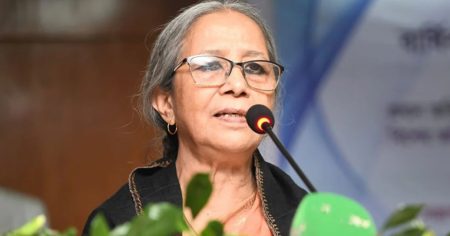 ‘অনেক তরুণ-তরুণী মনে করে সিগারেট খেলে তারা আধুনিক বা স্মার্ট দেখাবে’ সিগারেট