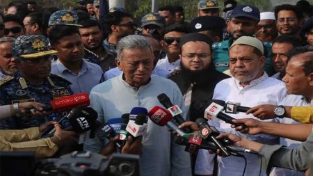 দেশের নাজুক অর্থনীতি পুনরুদ্ধারে ট্যাক্স বাড়াতে হবে : অর্থমন্ত্রী Amir-Khasru