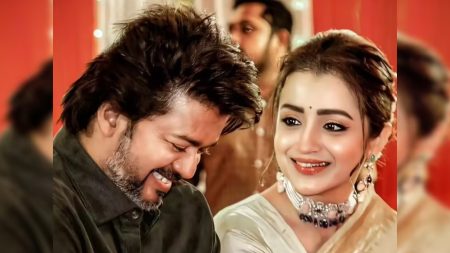 পরকীয়ায় ২৭ বছরের সংসার ভাঙছে বিজয়ের Bijoy