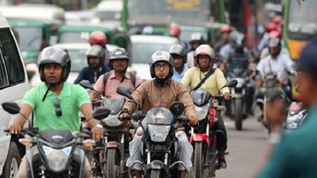 মোটরসাইকেল চলাচল